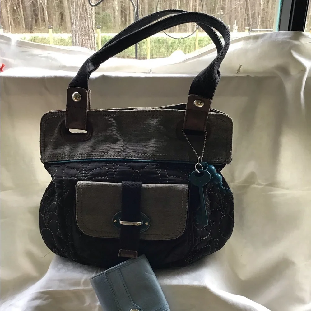 FOSSIL PURSE AND WALLET - Picture 2 of 15